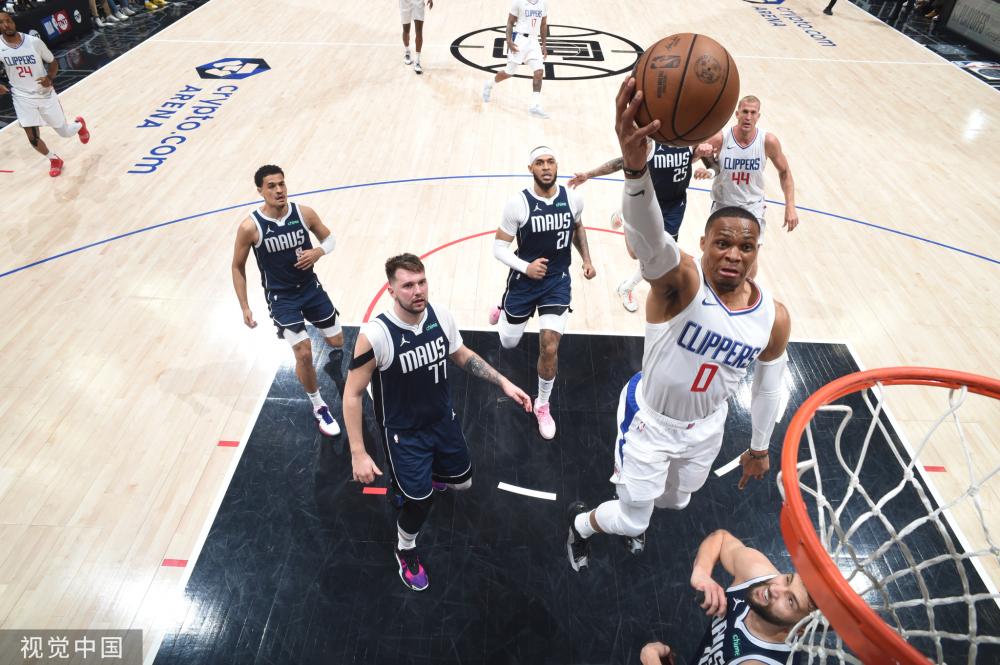 与球迷间的 与球迷间的