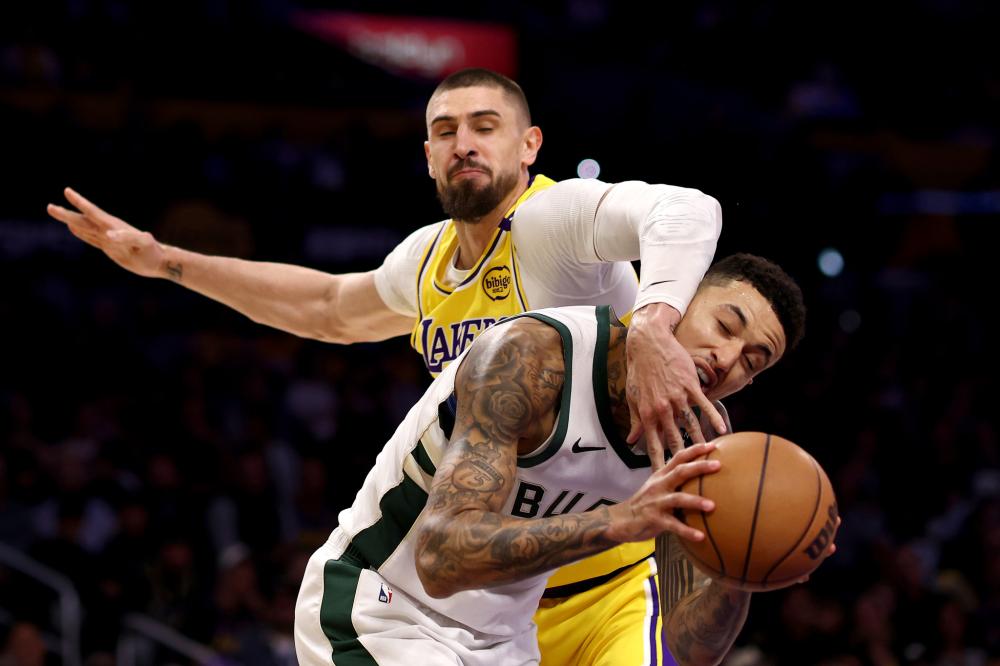 他在关键时 他在关键时